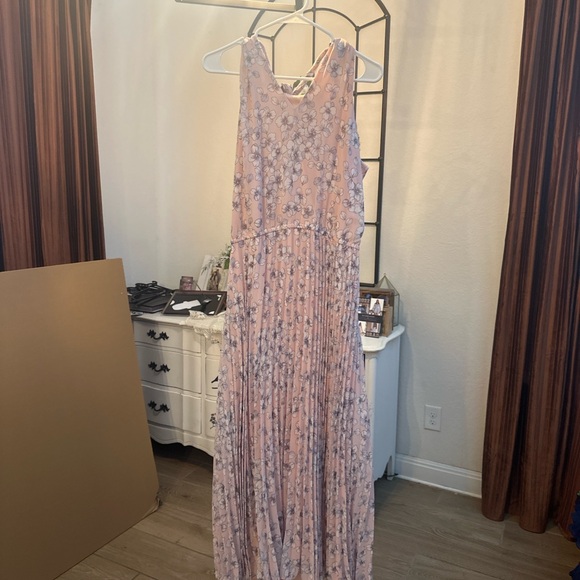 Pink with light grey /white florals, pleated, maxi dress. never worn - Picture 4 of 6
